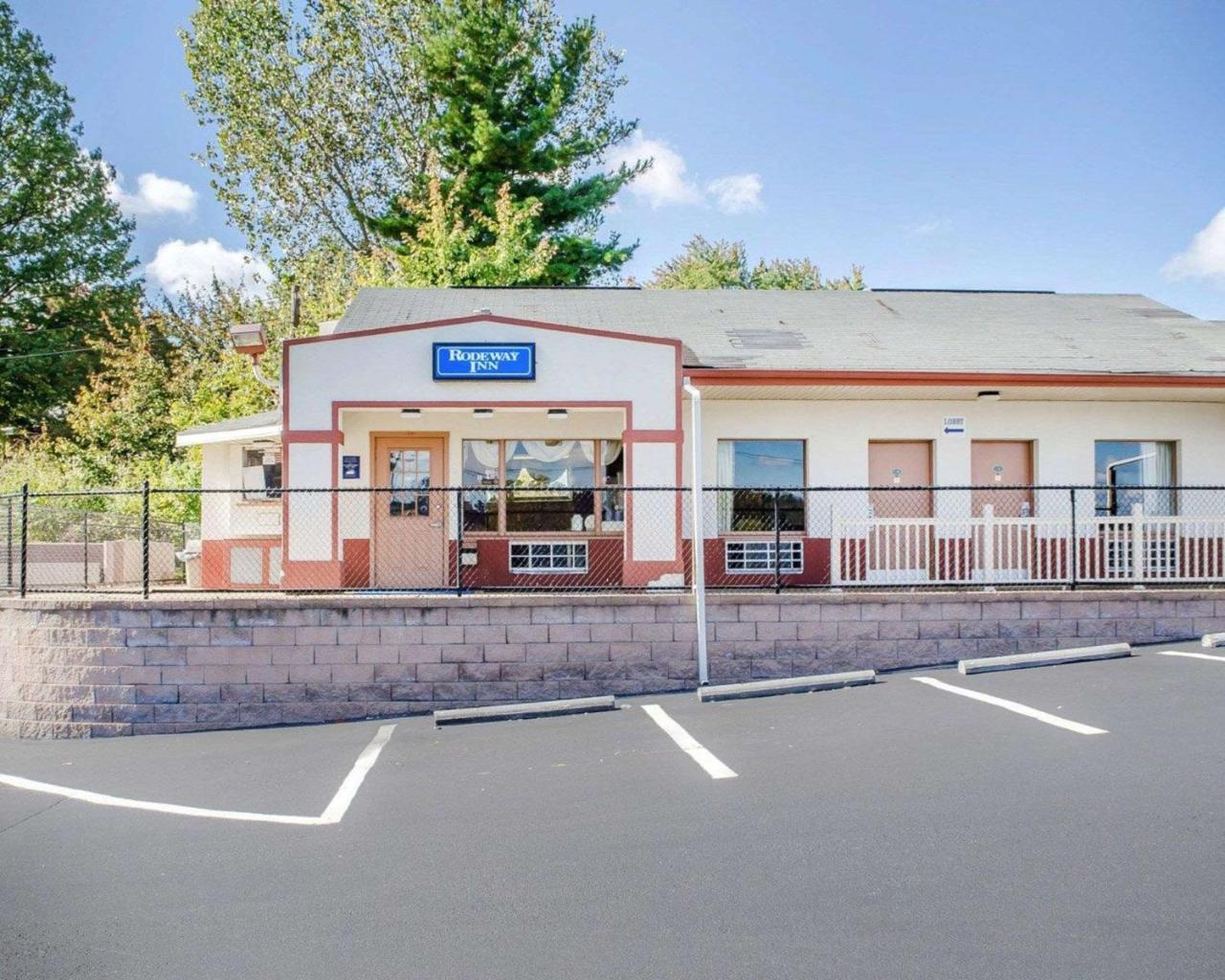 Rodeway Inn Harrisburg Exterior photo