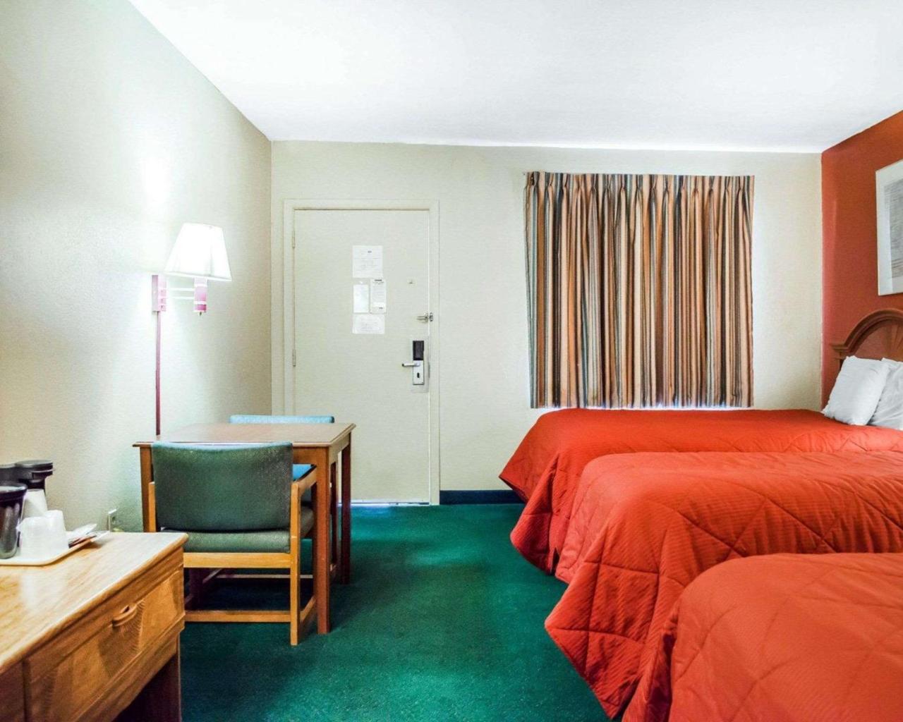 Rodeway Inn Harrisburg Exterior photo