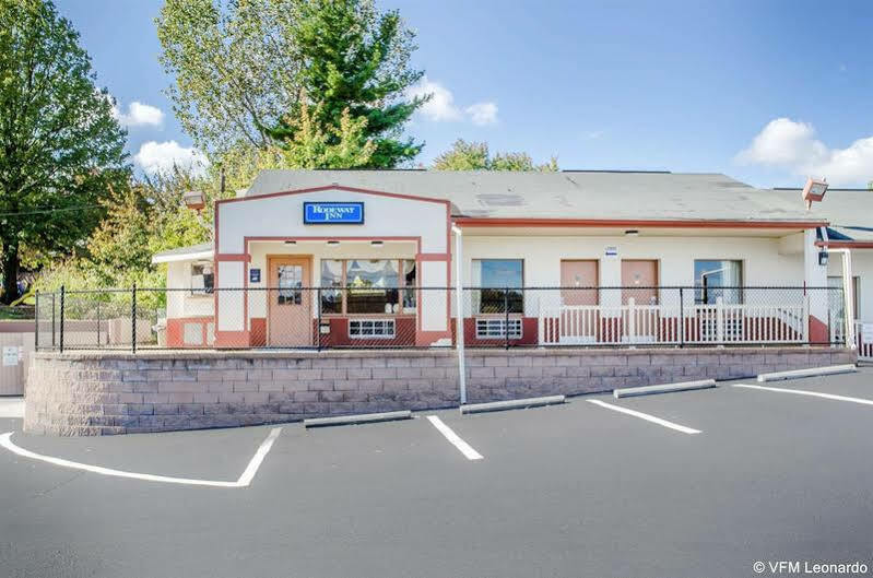 Rodeway Inn Harrisburg Exterior photo